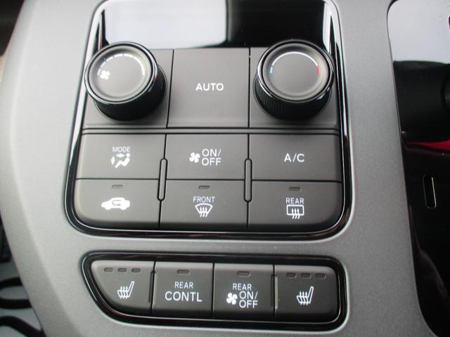 フリード ｅ：ＨＥＶエアー　ＥＸ　スマートキー、衝突防止機能、両側電動スライドドア、ステアリングスイッチ、電子パーキング、リタクーラー、オートライト、シートヒーター、３列シート、コネクト機能、ホンダセンシング、リヤカメラ（33枚目）