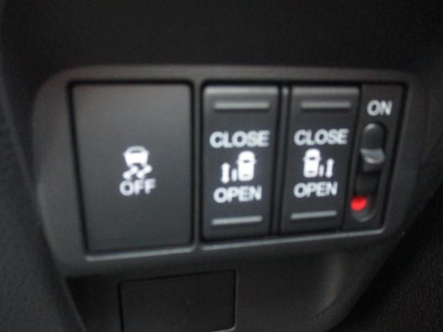 フリード ｅ：ＨＥＶエアー　ＥＸ　スマートキー、衝突防止機能、両側電動スライドドア、ステアリングスイッチ、電子パーキング、リタクーラー、オートライト、シートヒーター、３列シート、コネクト機能、ホンダセンシング、リヤカメラ（37枚目）