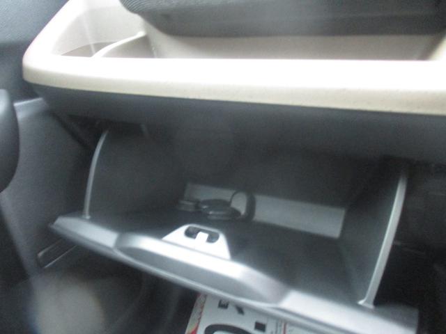 フリード ｅ：ＨＥＶエアー　ＥＸ　スマートキー、衝突防止機能、両側電動スライドドア、ステアリングスイッチ、電子パーキング、リタクーラー、オートライト、シートヒーター、３列シート、コネクト機能、ホンダセンシング、リヤカメラ（42枚目）