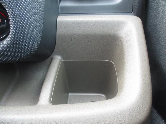 フリード ｅ：ＨＥＶエアー　ＥＸ　スマートキー、衝突防止機能、両側電動スライドドア、ステアリングスイッチ、電子パーキング、リタクーラー、オートライト、シートヒーター、３列シート、コネクト機能、ホンダセンシング、リヤカメラ（43枚目）