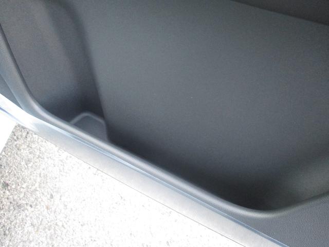 フリード ｅ：ＨＥＶエアー　ＥＸ　スマートキー、衝突防止機能、両側電動スライドドア、ステアリングスイッチ、電子パーキング、リタクーラー、オートライト、シートヒーター、３列シート、コネクト機能、ホンダセンシング、リヤカメラ（46枚目）