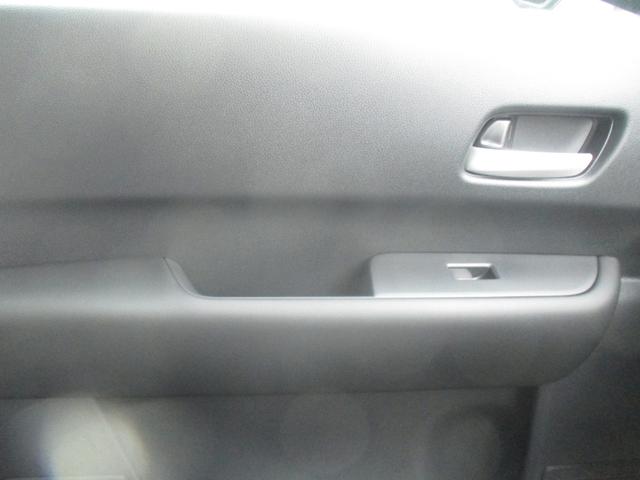 フリード ｅ：ＨＥＶエアー　ＥＸ　スマートキー、衝突防止機能、両側電動スライドドア、ステアリングスイッチ、電子パーキング、リタクーラー、オートライト、シートヒーター、３列シート、コネクト機能、ホンダセンシング、リヤカメラ（47枚目）