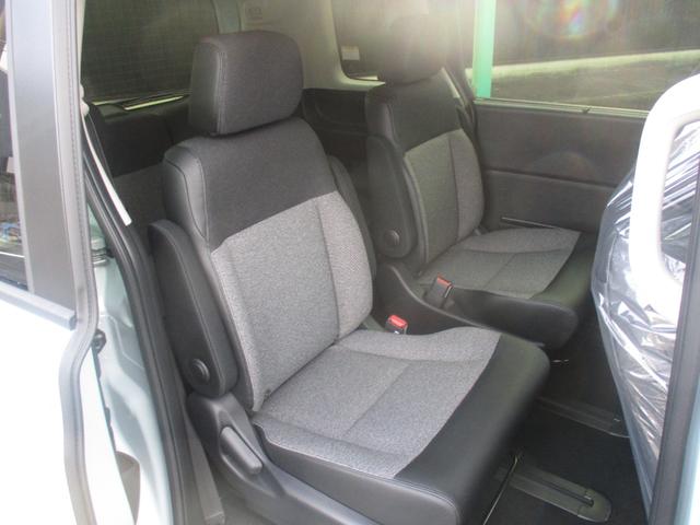 フリード ｅ：ＨＥＶエアー　ＥＸ　スマートキー、衝突防止機能、両側電動スライドドア、ステアリングスイッチ、電子パーキング、リタクーラー、オートライト、シートヒーター、３列シート、コネクト機能、ホンダセンシング、リヤカメラ（50枚目）