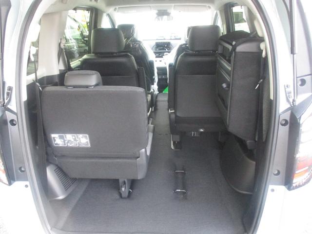 フリード ｅ：ＨＥＶエアー　ＥＸ　スマートキー、衝突防止機能、両側電動スライドドア、ステアリングスイッチ、電子パーキング、リタクーラー、オートライト、シートヒーター、３列シート、コネクト機能、ホンダセンシング、リヤカメラ（55枚目）