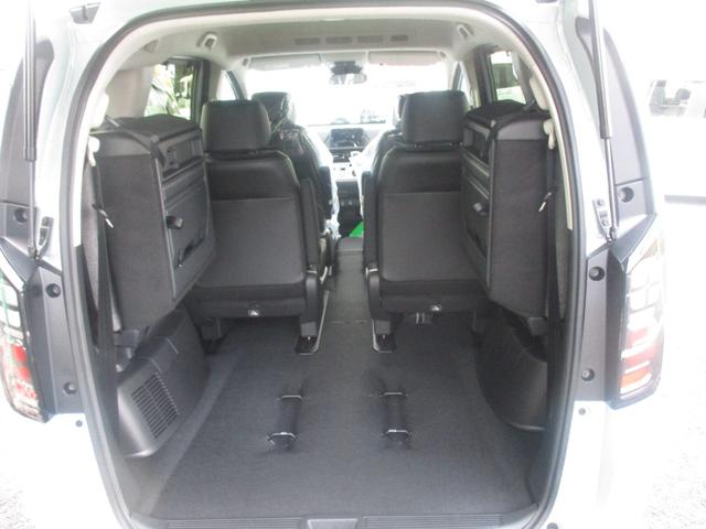 フリード ｅ：ＨＥＶエアー　ＥＸ　スマートキー、衝突防止機能、両側電動スライドドア、ステアリングスイッチ、電子パーキング、リタクーラー、オートライト、シートヒーター、３列シート、コネクト機能、ホンダセンシング、リヤカメラ（56枚目）