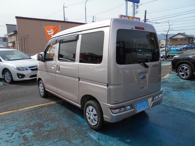 サンバーバン ＶＣスマートアシスト　１年保証　５速ＭＴ　禁煙車　ＬＥＤヘッドライト　フォグランプ　エアコン　パワステ　パワーウィンド　キーレス　ＣＤ　ＥＴＣ　電格ミラー　オーバーヘッドシェルフ　サイドバー（5枚目）