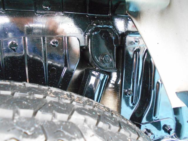 サンバートラック ＴＢ　５速ＭＴ　切替式４ＷＤ　タイヤ４本新品　ワンオーナー　エアコン　パワステ　エアバッグ　荷台マット　ドアバイザー　フロアマット　社外スピーカー　スバルオリジナルサンバー　最終モデル（46枚目）