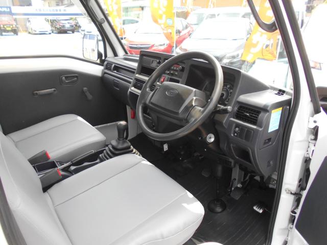 サンバートラック ＴＢ　５速ＭＴ　切替式４ＷＤ　禁煙車　タイヤ４本新品　エアコン　パワステ　エアバッグ　シガーソケット　マット　バイザー　スバルオリジナルサンバー　最終モデル（12枚目）