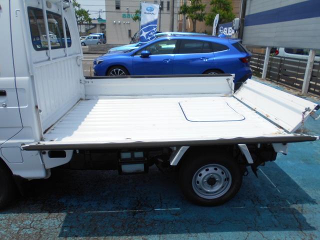サンバートラック ＴＢ　５速ＭＴ　切替式４ＷＤ　禁煙車　タイヤ４本新品　エアコン　パワステ　エアバッグ　シガーソケット　マット　バイザー　スバルオリジナルサンバー　最終モデル（26枚目）
