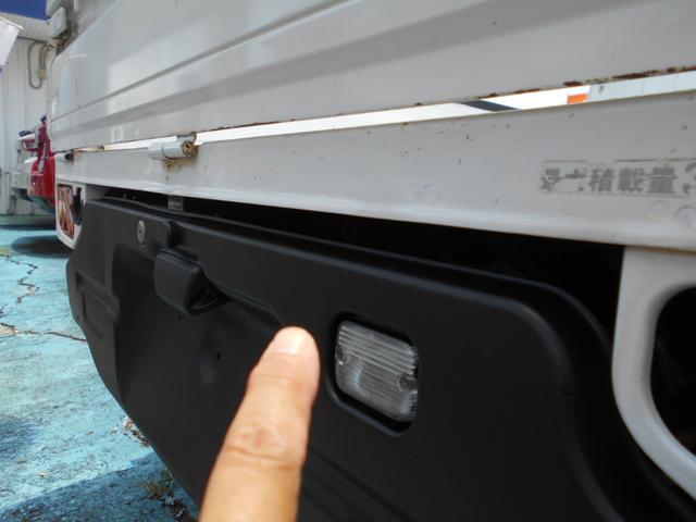サンバートラック ＴＢ　５速ＭＴ　切替式４ＷＤ　禁煙車　タイヤ４本新品　エアコン　パワステ　エアバッグ　シガーソケット　マット　バイザー　スバルオリジナルサンバー　最終モデル（33枚目）