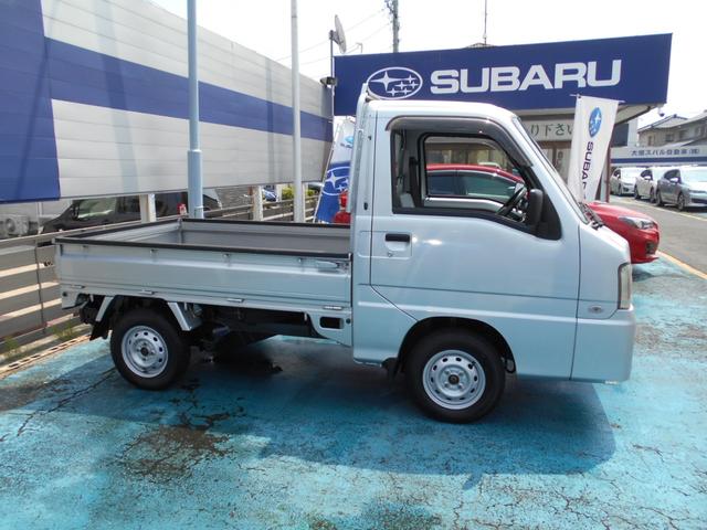サンバートラック ＴＢ　オートマ　４ＷＤ　エアコン　パワステ　パワーウィンド　キーレス　タイヤ４本新品　禁煙車　シガーソケット　荷台マット　ゲートプロテクター　スバルオリジナル　最終モデル（4枚目）