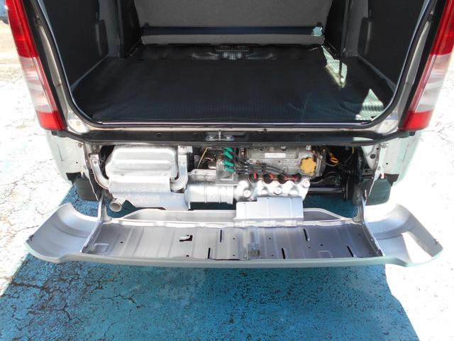 サンバーバン トランスポーター　グレードアップパッケージ　オートマ　４ＷＤ　禁煙車　タイヤ４本新品　エアコン　パワステ　パワーウィンド　キーレス　ＣＤオーディオ　ＥＴＣ　マット　バイザー　スバルオリジナルサンバー　最終モデル（20枚目）