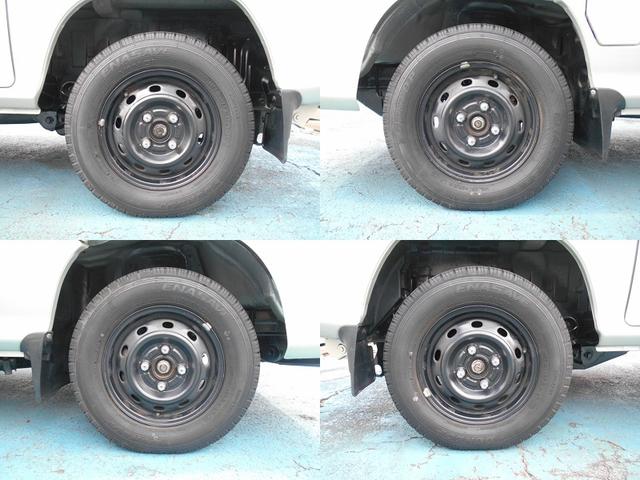 純正１２インチホイール装着！ホイールには使用に伴う擦れやコキズはありますが大きなガリキズや目視で確認できる曲がりや歪み等は無くそのまま乗っていただけるレベルだと思います！！！