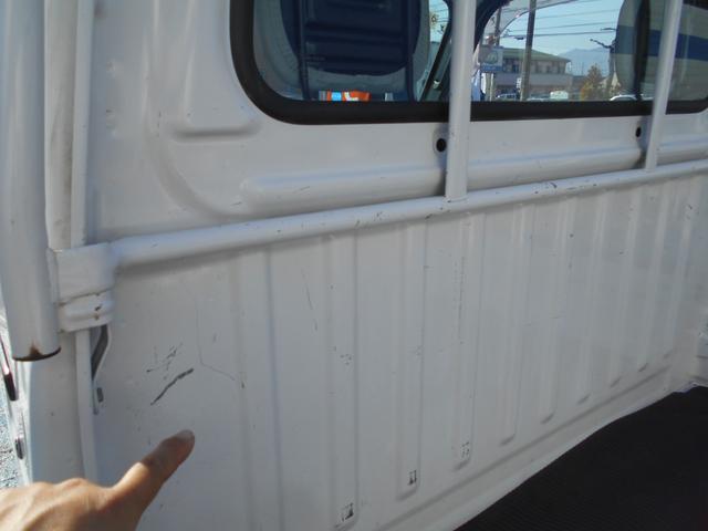 サンバートラック TC-SC スーパーチャージャー オートマ タイヤ4本新品 ワンオーナー エアコン パワステ パワーウィンド キーレス 社外アルミホイール トレーマット バイザー ゲートプロテクター スバルオリジナル 最終モデル(32枚目)