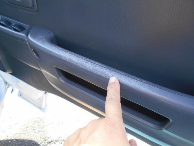 サンバートラック TC-SC スーパーチャージャー オートマ タイヤ4本新品 ワンオーナー エアコン パワステ パワーウィンド キーレス 社外アルミホイール トレーマット バイザー ゲートプロテクター スバルオリジナル 最終モデル(77枚目)