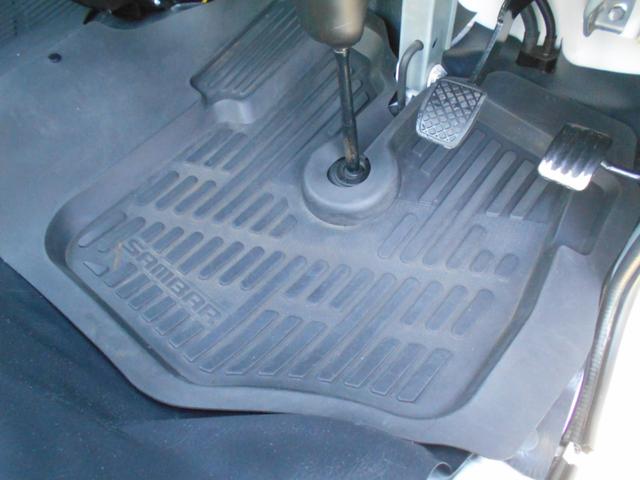 サンバートラック TC-SC スーパーチャージャー オートマ タイヤ4本新品 ワンオーナー エアコン パワステ パワーウィンド キーレス 社外アルミホイール トレーマット バイザー ゲートプロテクター スバルオリジナル 最終モデル(78枚目)