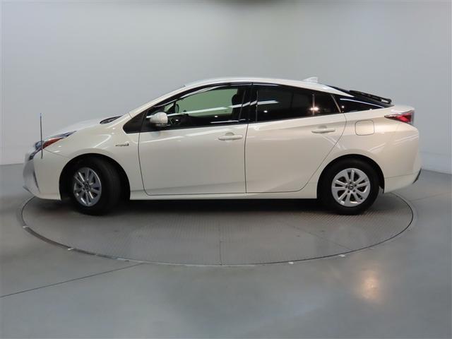 プリウス Ｓ　ハイブリッド　ナビ＆ＴＶ　メモリーナビ　フルセグ　バックカメラ　ＤＶＤ再生　衝突被害軽減システム　ＥＴＣ　スマートキー　ＬＥＤヘッドランプ　アイドリングストップ　オートクルーズコントロール　キーレス（4枚目）