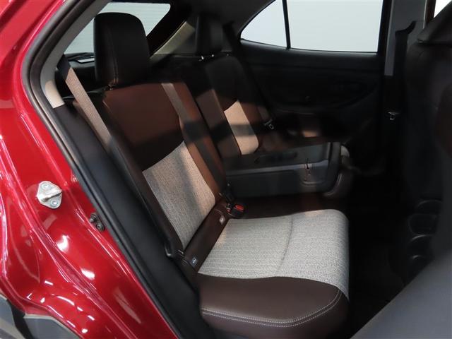 ヤリスクロス ハイブリッドＺ　４ＷＤ　ハイブリッド　ナビ＆ＴＶ　メモリーナビ　フルセグ　バックカメラ　ミュージックプレイヤー接続可　衝突被害軽減システム　ＥＴＣ　電動シート　スマートキー　ＬＥＤヘッドランプ　アイドリングストップ（11枚目）