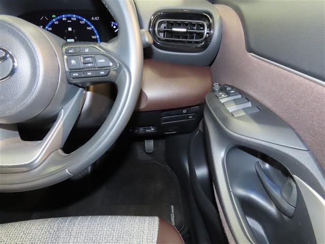 ヤリスクロス ハイブリッドＺ　４ＷＤ　ハイブリッド　ナビ＆ＴＶ　メモリーナビ　フルセグ　バックカメラ　ミュージックプレイヤー接続可　衝突被害軽減システム　ＥＴＣ　電動シート　スマートキー　ＬＥＤヘッドランプ　アイドリングストップ（16枚目）