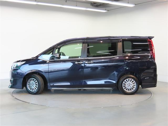 エスクァイア ハイブリッドＧｉ　ブラックテーラード　ハイブリッド　ナビ＆ＴＶ　両側電動スライド　メモリーナビ　フルセグ　バックカメラ　ＤＶＤ再生　衝突被害軽減システム　ＥＴＣ　３列シート　スマートキー　ＬＥＤヘッドランプ　乗車定員７人　キーレス　ＣＤ（5枚目）