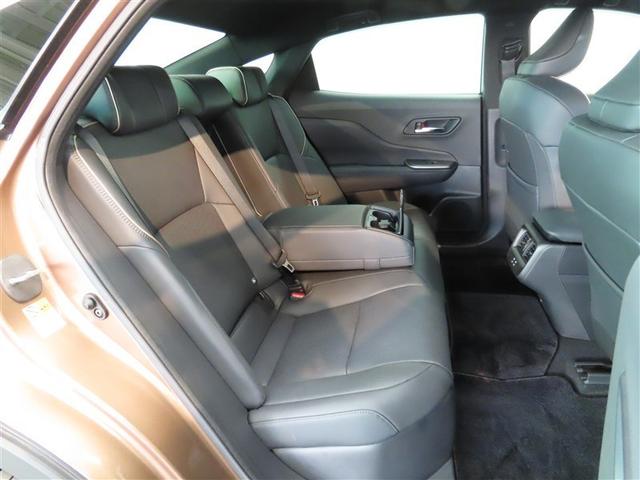 クラウンクロスオーバー Ｇアドバンスド・レザーパッケージ　４ＷＤ　革シート　ハイブリッド　フルセグ　バックカメラ　ドラレコ　ミュージックプレイヤー接続可　衝突被害軽減システム　ＥＴＣ　電動シート　スマートキー　ＬＥＤヘッドランプ　アイドリングストップ（11枚目）