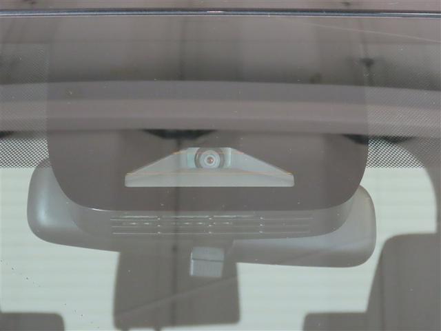 ヴォクシー ハイブリッドＳ－Ｇ　４ＷＤ　展示・試乗車　ハイブリッド　電動スライドドア　フルセグ　後席モニター　バックカメラ　ＤＶＤ再生　ミュージックプレイヤー接続可　衝突被害軽減システム　ＥＴＣ　３列シート　スマートキー　キーレス（4枚目）