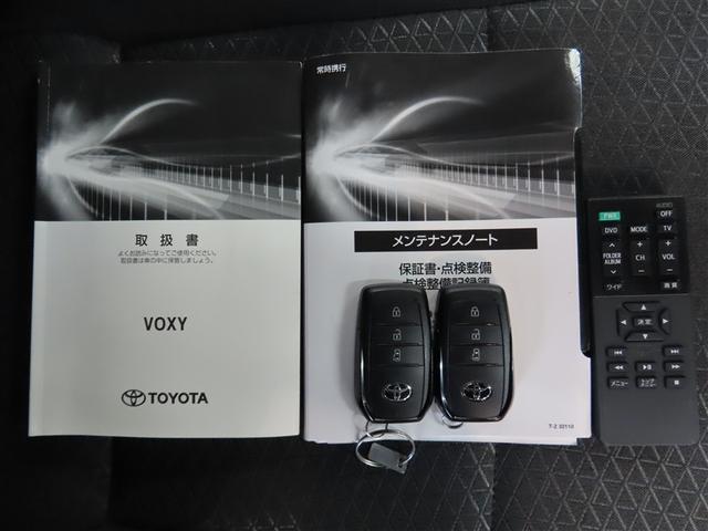 ヴォクシー ハイブリッドＳ－Ｇ　４ＷＤ　展示・試乗車　ハイブリッド　電動スライドドア　フルセグ　後席モニター　バックカメラ　ＤＶＤ再生　ミュージックプレイヤー接続可　衝突被害軽減システム　ＥＴＣ　３列シート　スマートキー　キーレス（18枚目）