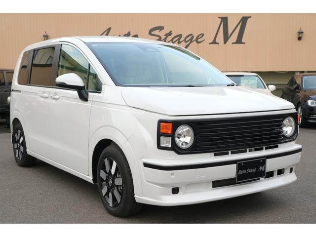 フリード ｅ：ＨＥＶエアー　ＥＸ　ＤＡＭＤ　ＩＳＯＬＡＴＯＲ　ダムドアイソレーター　フェイスチェンジキット　登録済み未使用車　７人乗り　パールホワイト　両側パワースライドドア（2枚目）