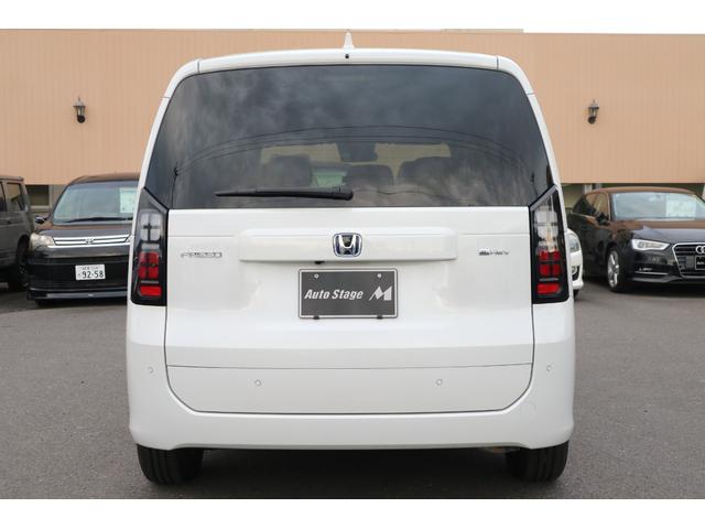 フリード ｅ：ＨＥＶエアー　ＥＸ　ＤＡＭＤ　ＩＳＯＬＡＴＯＲ　ダムドアイソレーター　フェイスチェンジキット　登録済み未使用車　７人乗り　パールホワイト　両側パワースライドドア（6枚目）