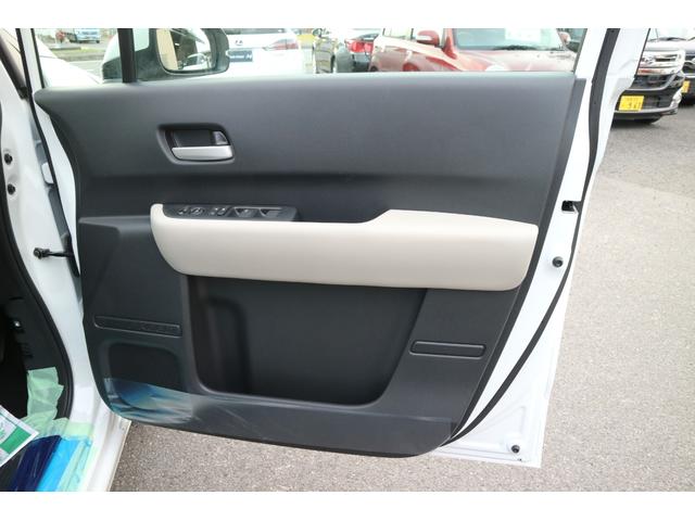 フリード ｅ：ＨＥＶエアー　ＥＸ　ＤＡＭＤ　ＩＳＯＬＡＴＯＲ　ダムドアイソレーター　フェイスチェンジキット　登録済み未使用車　７人乗り　パールホワイト　両側パワースライドドア（12枚目）