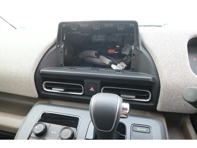 フリード ｅ：ＨＥＶエアー　ＥＸ　ＤＡＭＤ　ＩＳＯＬＡＴＯＲ　ダムドアイソレーター　フェイスチェンジキット　登録済み未使用車　７人乗り　パールホワイト　両側パワースライドドア（19枚目）