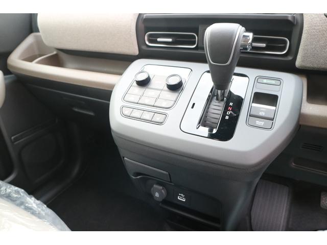 フリード ｅ：ＨＥＶエアー　ＥＸ　ＤＡＭＤ　ＩＳＯＬＡＴＯＲ　ダムドアイソレーター　フェイスチェンジキット　登録済み未使用車　７人乗り　パールホワイト　両側パワースライドドア（20枚目）