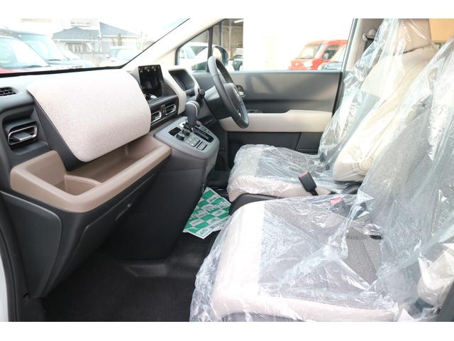 フリード ｅ：ＨＥＶエアー　ＥＸ　ＤＡＭＤ　ＩＳＯＬＡＴＯＲ　ダムドアイソレーター　フェイスチェンジキット　登録済み未使用車　７人乗り　パールホワイト　両側パワースライドドア（29枚目）