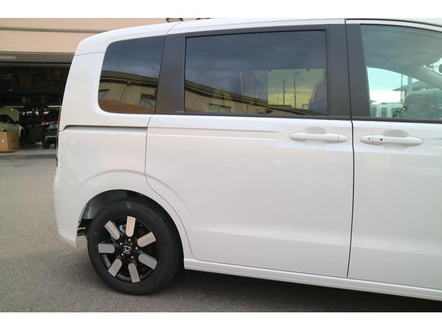 フリード ｅ：ＨＥＶエアー　ＥＸ　ＤＡＭＤ　ＩＳＯＬＡＴＯＲ　ダムドアイソレーター　フェイスチェンジキット　登録済み未使用車　７人乗り　パールホワイト　両側パワースライドドア（44枚目）