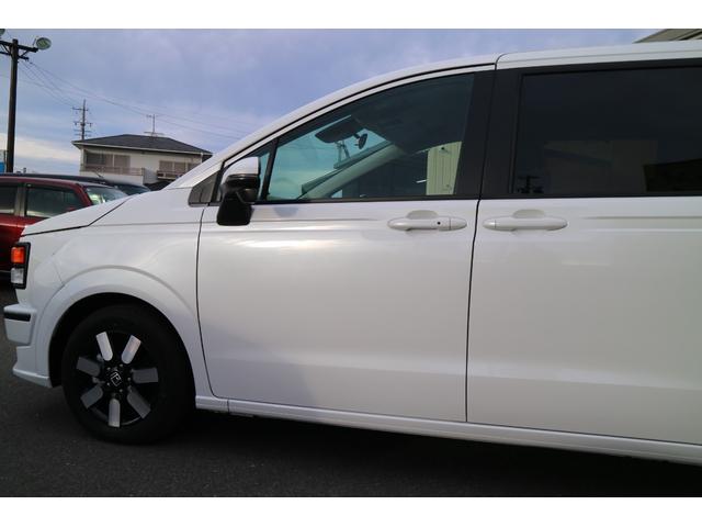 フリード ｅ：ＨＥＶエアー　ＥＸ　ＤＡＭＤ　ＩＳＯＬＡＴＯＲ　ダムドアイソレーター　フェイスチェンジキット　登録済み未使用車　７人乗り　パールホワイト　両側パワースライドドア（55枚目）