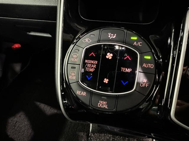 ヴォクシー ZS 煌III 衝突被害軽減システム メモリーナビ フルセグ バックカメラ ETC ドラレコ CD DVD再生 後席モニター オートクルーズコントロール LEDヘッドランプ 両側電動スライド 乗車定員7人 3列シート(17枚目)