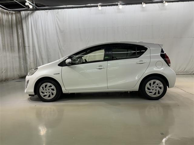 アクア Ｓ　衝突被害軽減システム　メモリーナビ　フルセグ　バックカメラ　ＥＴＣ　ＣＤ　ミュージックプレイヤー接続可　ＤＶＤ再生　スマートキー　キーレス　ハイブリッド（4枚目）