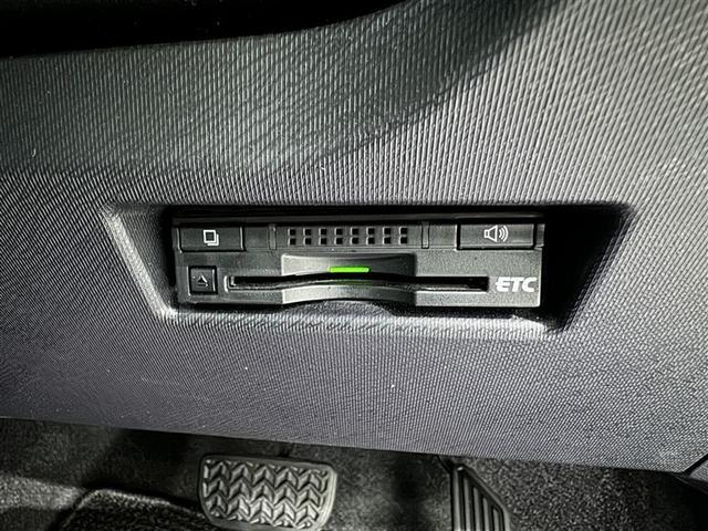 アクア Ｓ　衝突被害軽減システム　メモリーナビ　フルセグ　バックカメラ　ＥＴＣ　ＣＤ　ミュージックプレイヤー接続可　ＤＶＤ再生　スマートキー　キーレス　ハイブリッド（13枚目）