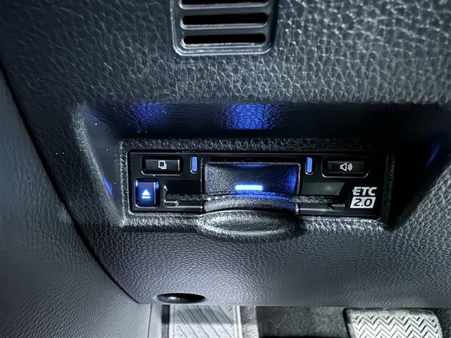 ノア ハイブリッドX 衝突被害軽減システム フルセグ バックカメラ ETC ミュージックプレイヤー接続可 オートクルーズコントロール LEDヘッドランプ 乗車定員7人 3列シート スマートキー キーレス ハイブリッド(13枚目)