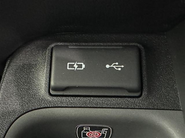 シエンタ ハイブリッドＺ　衝突被害軽減システム　フルセグ　バックカメラ　ＥＴＣ　ミュージックプレイヤー接続可　オートクルーズコントロール　ＬＥＤヘッドランプ　両側電動スライド　スマートキー　キーレス　ハイブリッド（18枚目）