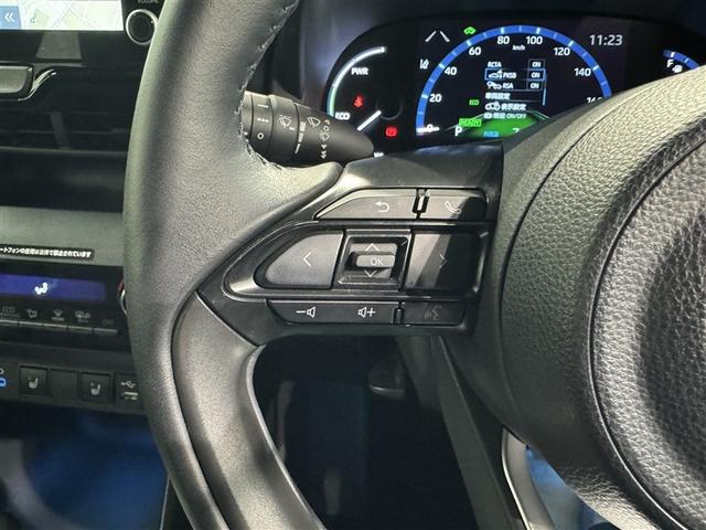 ヤリスクロス ハイブリッドＺ　衝突被害軽減システム　メモリーナビ　フルセグ　バックカメラ　ＥＴＣ　ミュージックプレイヤー接続可　電動シート　オートクルーズコントロール　ＬＥＤヘッドランプ　スマートキー　キーレス　ハイブリッド（24枚目）