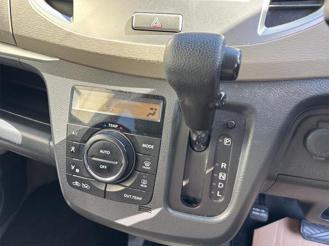 必ず使用するシフトレバー。確りと確認したいですね。