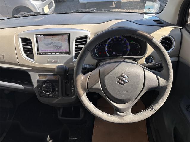 ハンドルの状態が悪いと運転に集中できませんよね。こちらの車、お気軽にお問い合わせください。