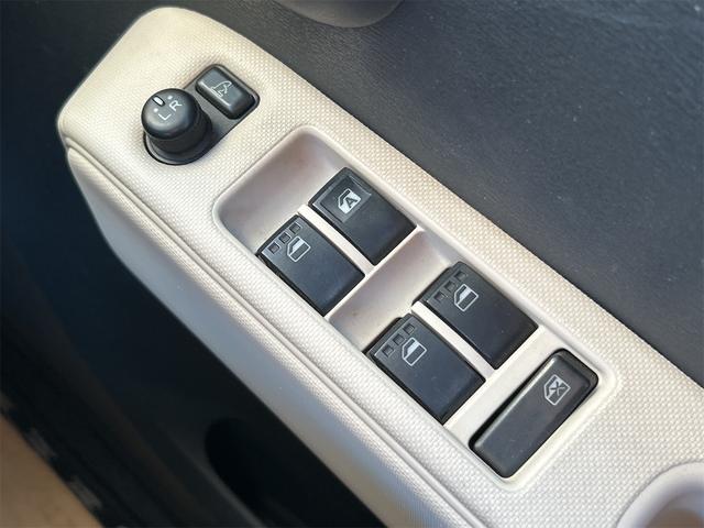 ミラココア ココアプラスＸスペシャルコーデ　スマートキー　アイドリングストップ　電動格納ミラー　ベンチシート　ＣＶＴ　盗難防止システム　ＡＢＳ　ＣＤ　ルーフレール　衝突安全ボディ　エアコン　パワーステアリング（41枚目）