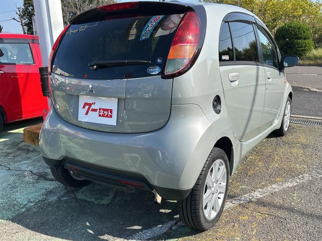 アイ M スマートキー 電動格納ミラー AT 盗難防止システム ABS CD アルミホイール 衝突安全ボディ エアコン パワーステアリング パワーウィンドウ(17枚目)
