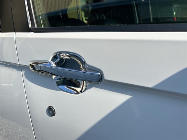 Ｎ－ＷＧＮカスタム Ｇ　ＳＳパッケージＩＩ　ＥＴＣ　バックカメラ　ナビ　ＴＶ　オートクルーズコントロール　衝突被害軽減システム　オートライト　ＨＩＤ　スマートキー　アイドリングストップ　電動格納ミラー　シートヒーター　ベンチシート　ＣＶＴ（13枚目）