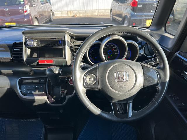 N-BOXカスタム G SSパッケージ 両側電動スライドドア オートライト HID スマートキー アイドリングストップ 電動格納ミラー ベンチシート CVT 盗難防止システム ABS ESC CD USB アルミホイール エアコン(3枚目)