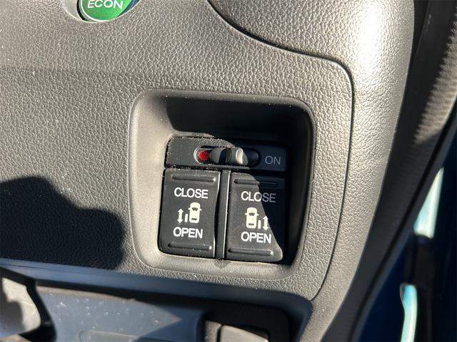 N-BOXカスタム G SSパッケージ 両側電動スライドドア オートライト HID スマートキー アイドリングストップ 電動格納ミラー ベンチシート CVT 盗難防止システム ABS ESC CD USB アルミホイール エアコン(10枚目)