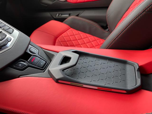 アヴェンタドール S 正規D車 ブリリアントエキゾースト(純正有) エンジンガラスフード Dione鍛造F20・R21 カーボンセラミック・レッドキャリパー ツートンインテリア ヘッドレスト刺繍 ブランディングP(28枚目)