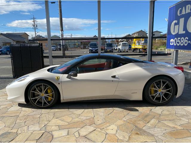 ４５８イタリア ベースグレード　正規Ｄ車　ＬＥＤカーボンステアリング　ブリリアントマフラー　カーボンインテリア　カーボンセンタートンネル　カーボンバケットシート　レヴカウンター黄　カーボンエンジンベイ　フルラッピング　Ｐセンサー（56枚目）